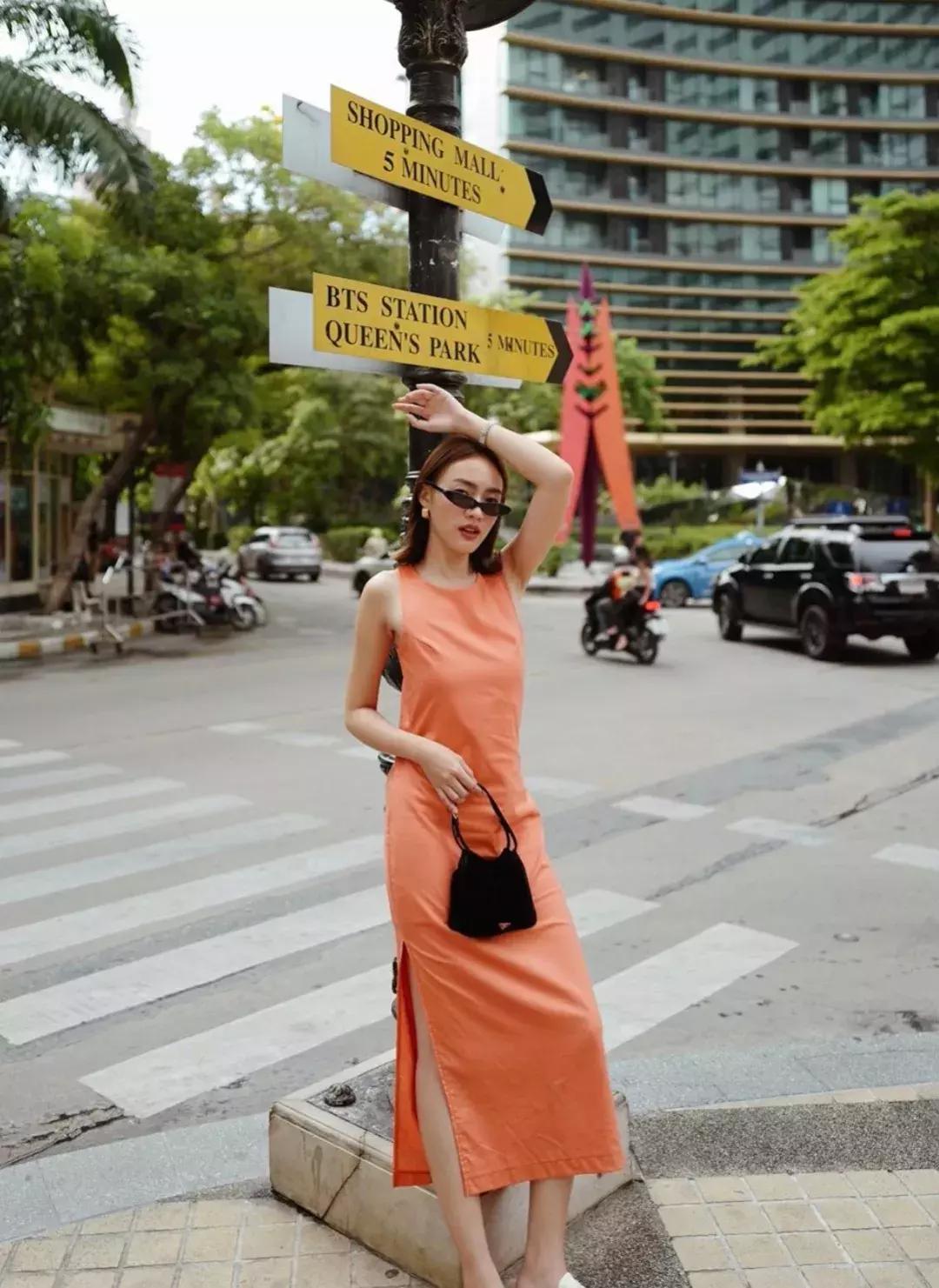 别再卷衣角了！今夏“剪一刀”洋气炸