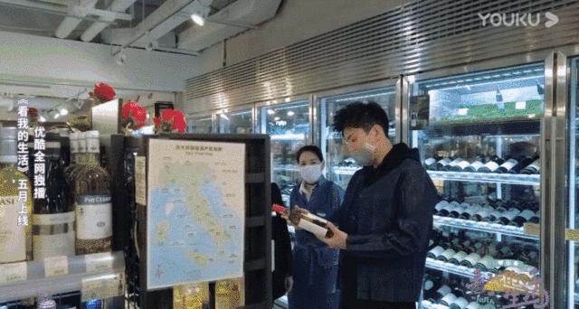 ‘家不能回’‘父母逼婚’‘躲不开的脏水’独居明星的真实生活