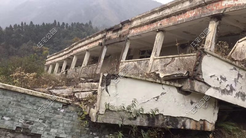 湖南农村小伙建房,砖头盖房遇到地震