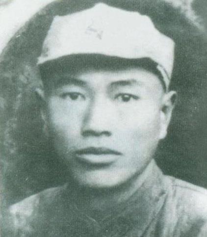 邓华缴获五箱“白金龙烟”，只给主席一支，主席笑他：财不露白啊