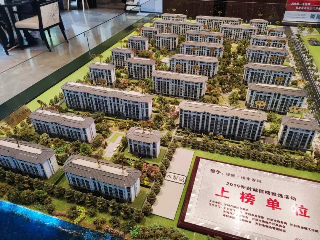 没忍住,还是再次来看了桃李春风