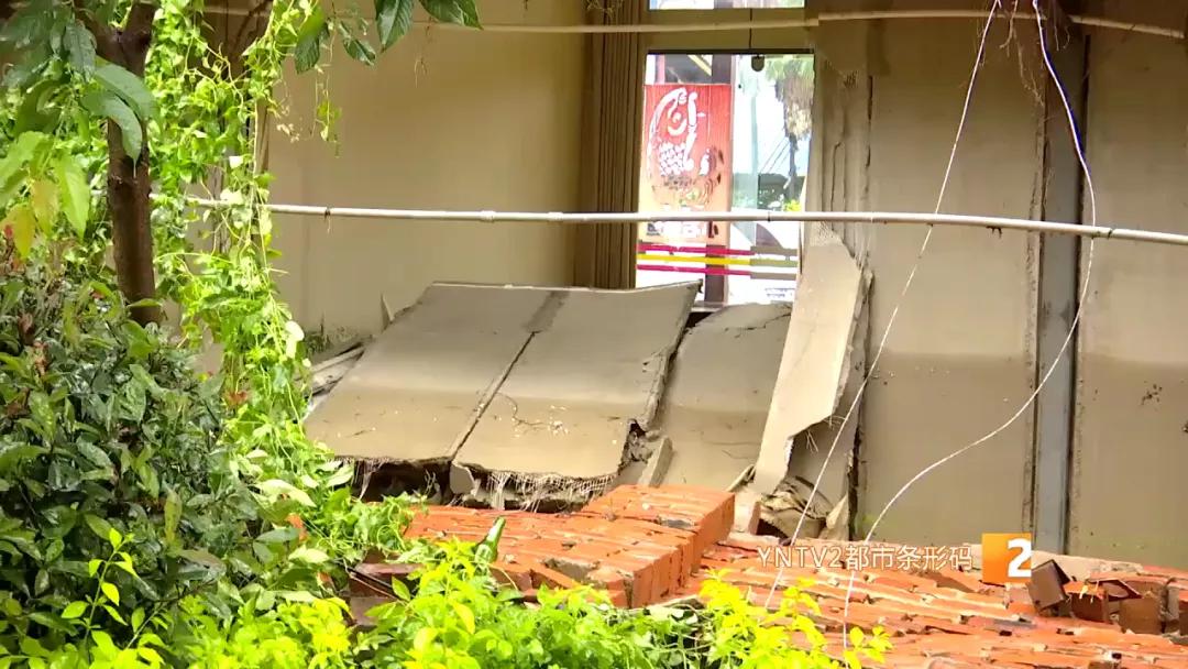 洪水涌入地下车库视频播放,洪水涌入地下停车场