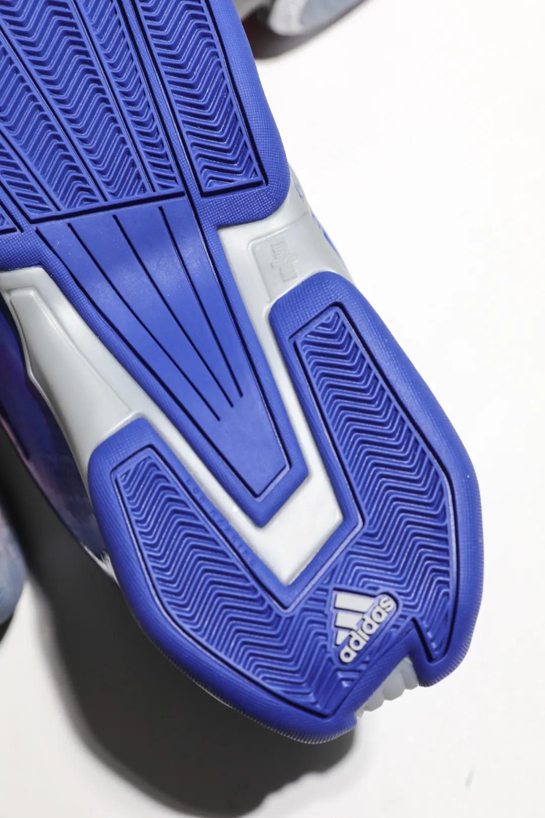 新鞋一出即打折？这几双阿迪篮球鞋的二级市场行情竟然如此坚挺