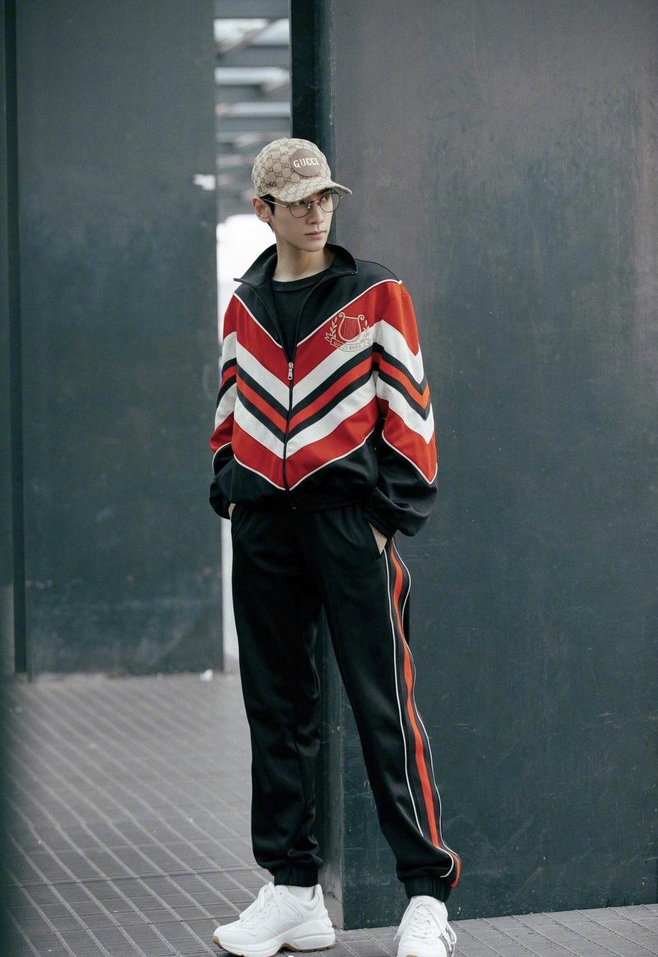 穿搭男生潮流大牌,男明星冬季最帅休闲运动穿搭