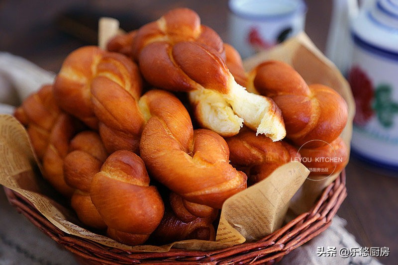 酥脆的麻花怎么和面做,和麻花一样的面包