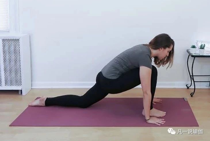 下竖叉只需要两个动作,五个动作就能搞定竖叉