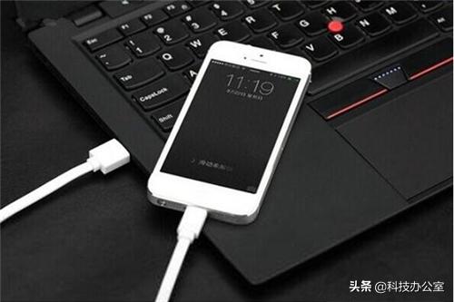 怎样将百度下载的视频保存到u盘,怎样把手机里的视频转到u盘里