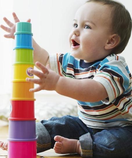 婴儿老是吐舌头食欲下降吐奶,婴儿吐舌头做呕吐状怎么回事