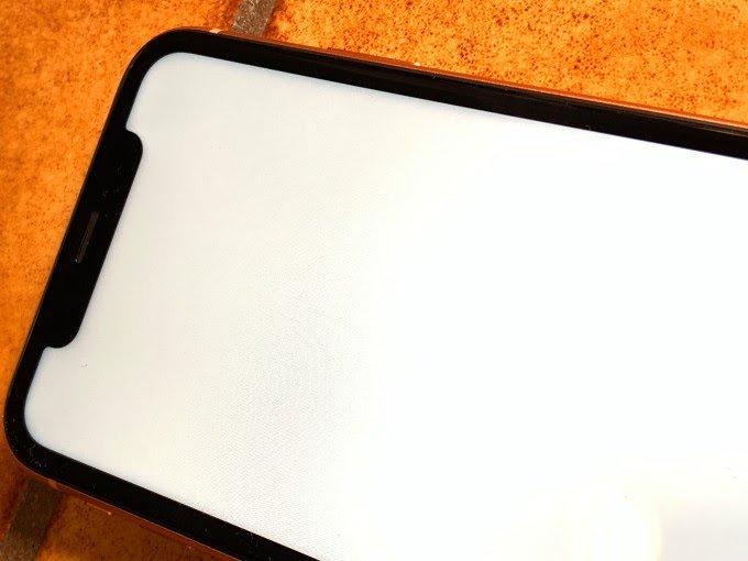 iphone11屏幕碎了会漏液吗,iphone11外屏碎了官方修吗