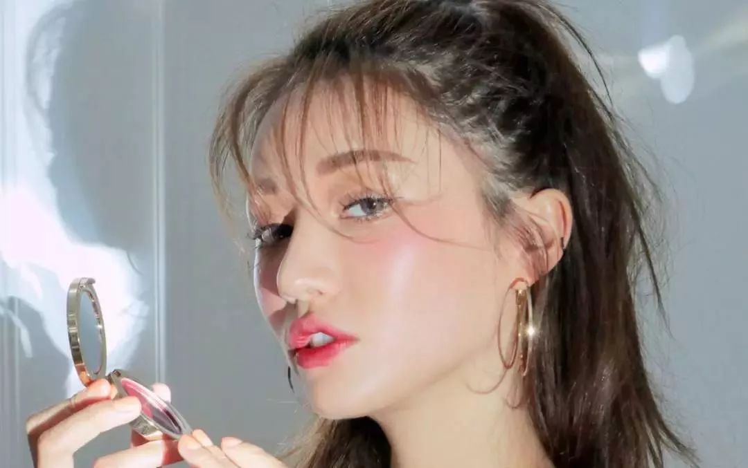 毛戈平将40岁刘晓庆变14岁！为中国人研制粉底，李佳琦直播卖空？