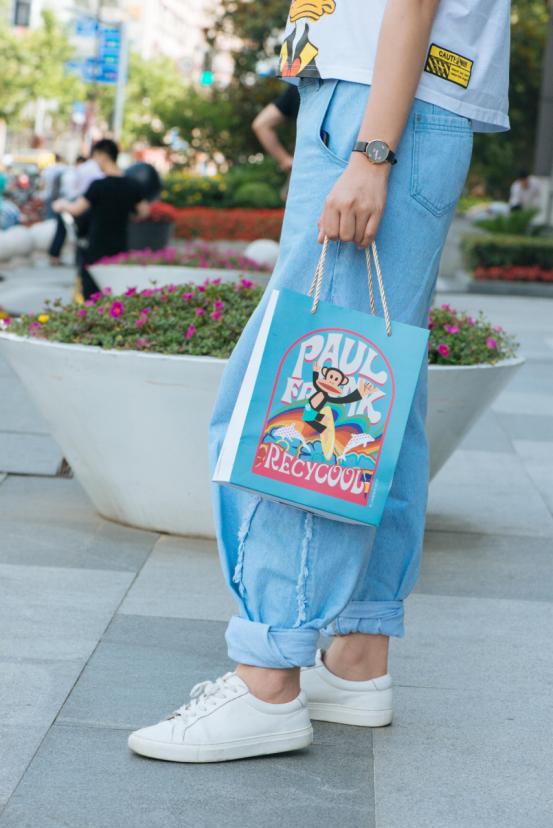 就算暴雨将魔都颠倒，这家「国际潮牌茶饮」照样人多到爆