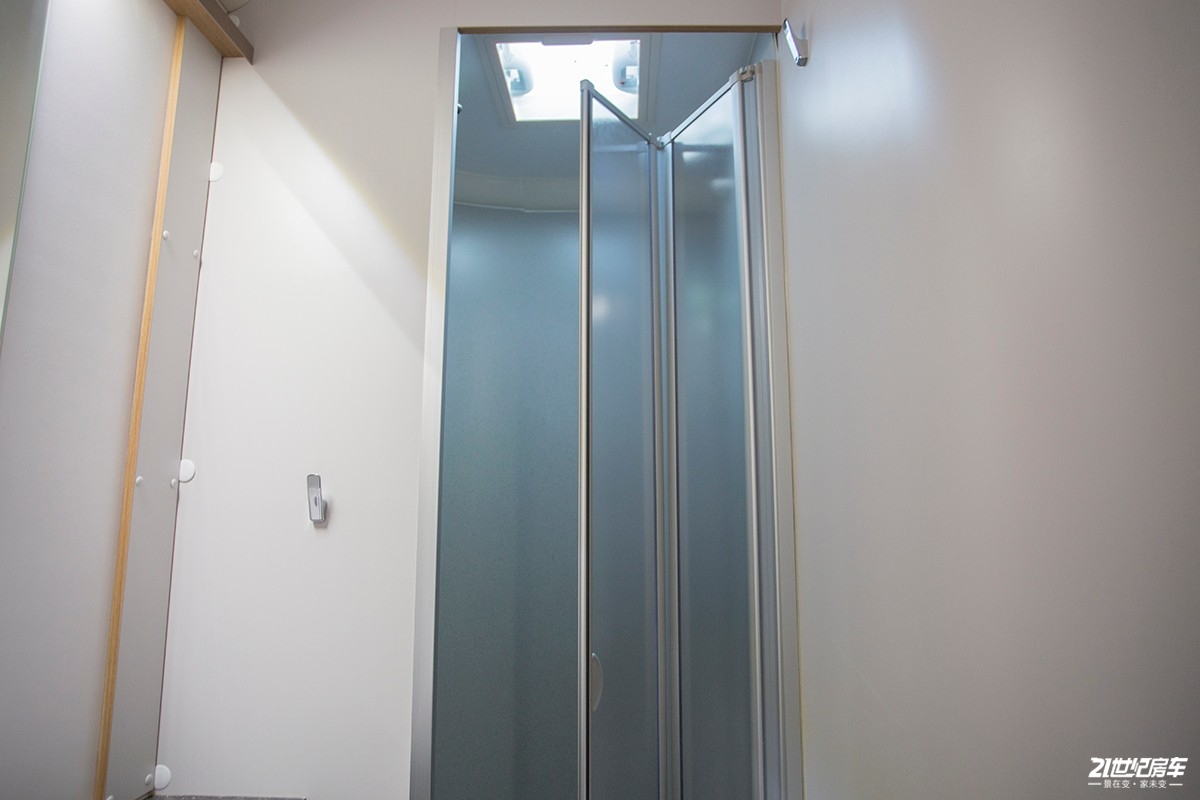 英国百丽d4,发现4拖挂式房车