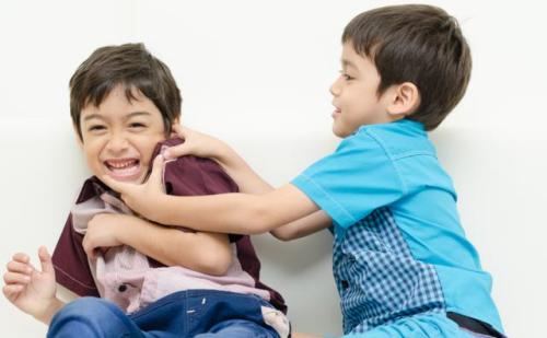 孩子被欺负却不敢还手,孩子的这种怂,家长或许要承担很大责任