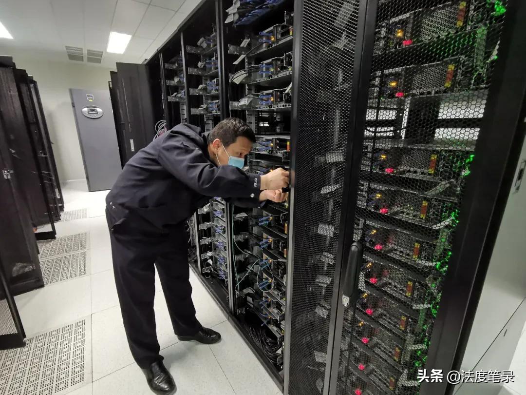 民警一个月不回家,警察忙到一个月不回家