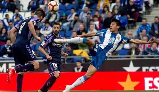 武磊秀世界级停球,武磊超远停球完整版