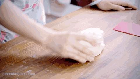 面包太干太硬怎么办,面包太硬怎么吃才好吃