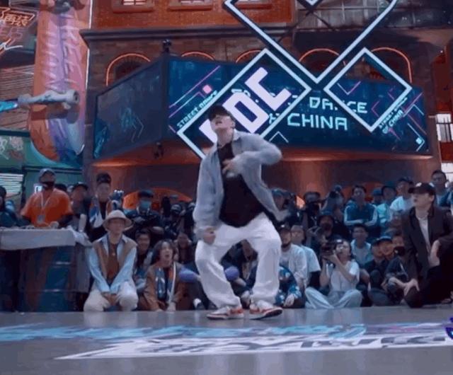 王一博的女性魅力,王一博穿女装vs肖战穿女装