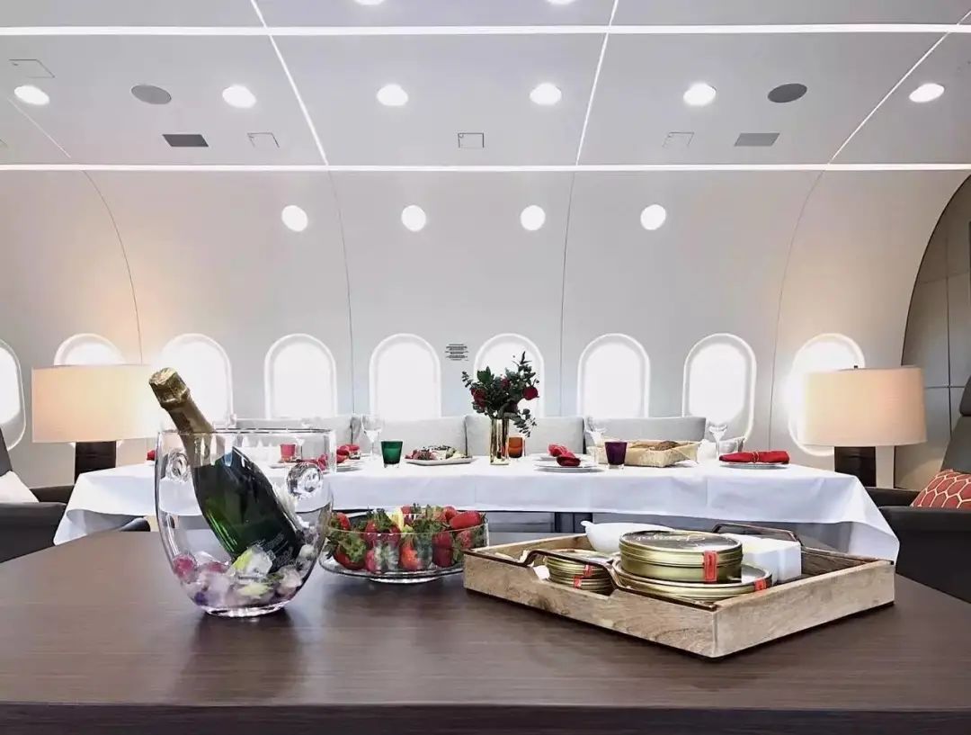 18万一张机票的那家航空公司，原来管着这么多富豪的飞机