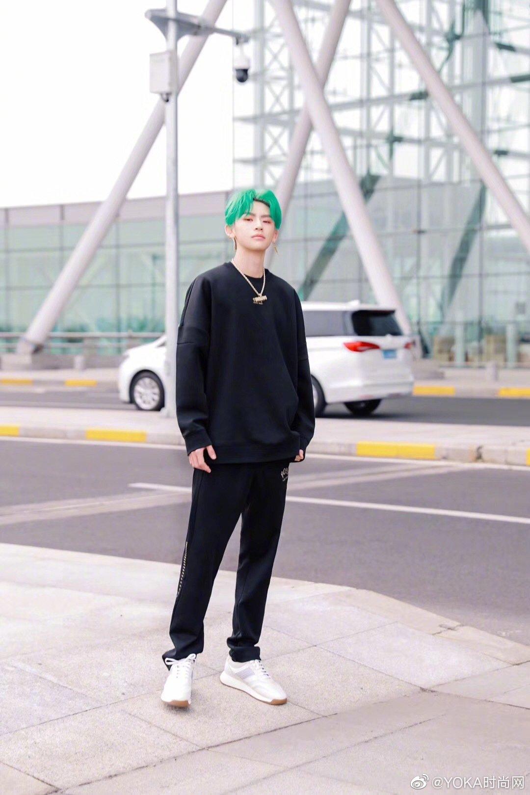 穿搭男生潮流大牌,男明星冬季最帅休闲运动穿搭