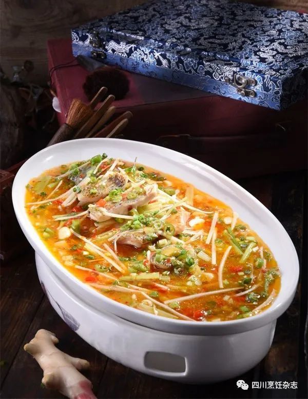 下饭脑花，三椒三香渡花鲢，坛子肉，椒麻脆皮鸡，焦糖脆皮虾...这些菜颇受年轻食客青睐