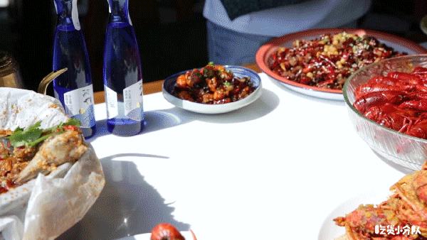 不会吧，红盔甲开KTV了