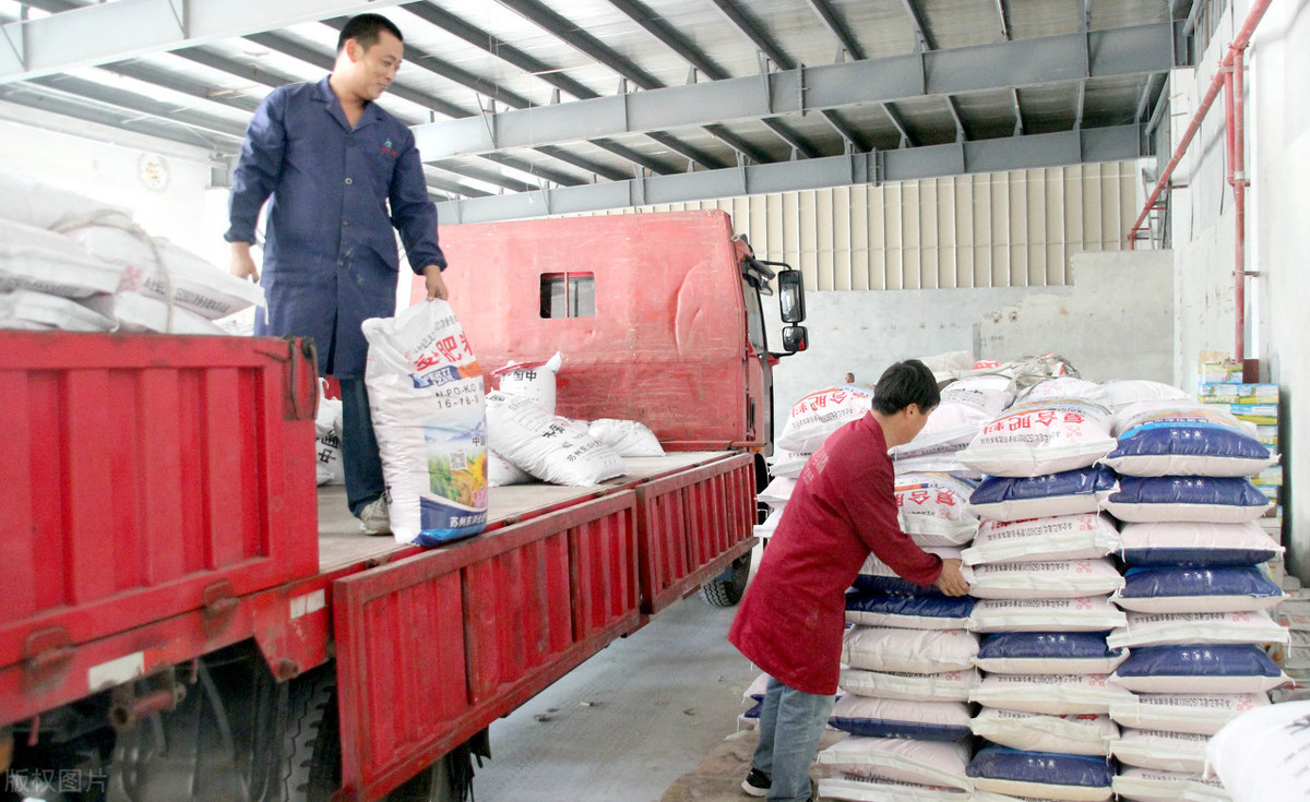 农村化肥经销商一个月赚多少钱,在农村卖化肥一袋能挣多少钱