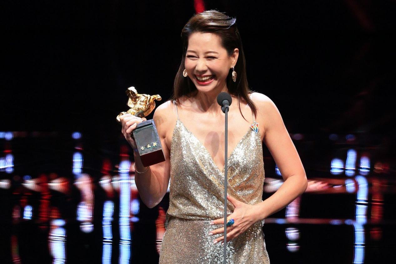 1岁女宝宝打针痛哭,1岁萌娃打针看到妈妈心疼大哭