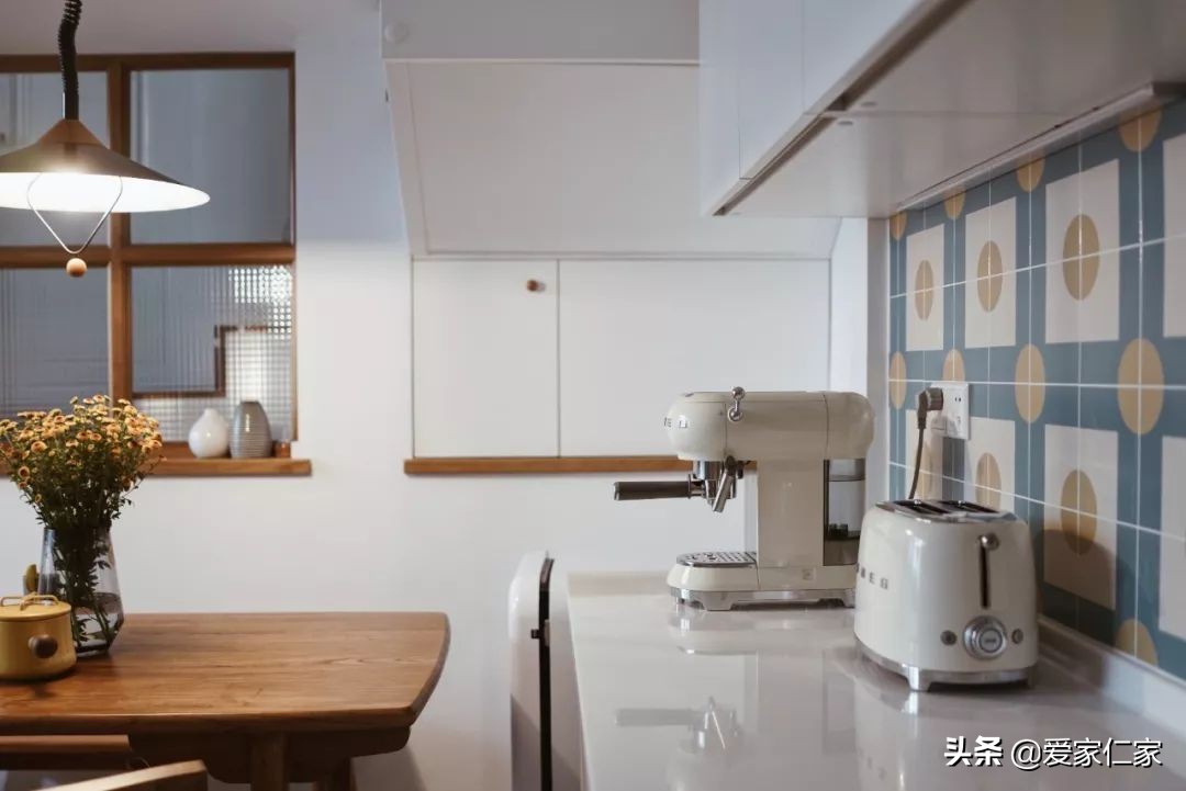 她买下32㎡上海老旧学区房，为女儿打造小桃园，20㎡超舒适大庭院