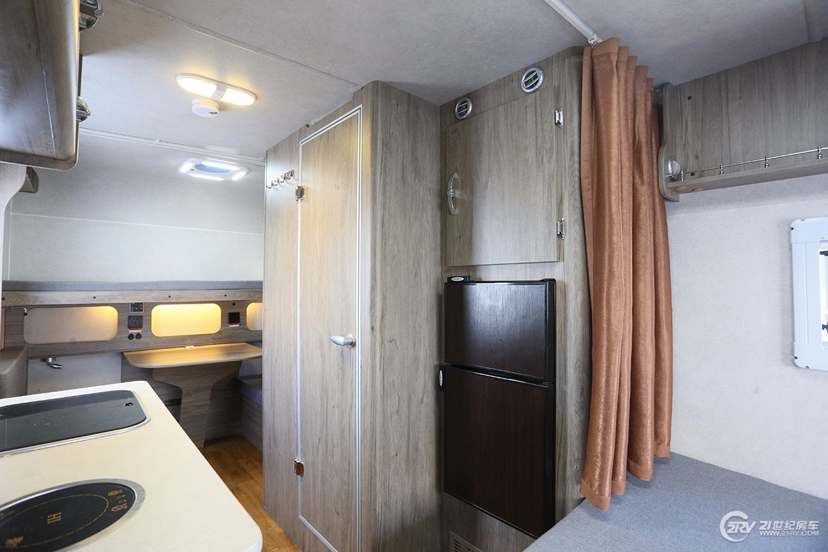 拖挂式房车价格10万左右睡两人,顶级双轴高端9.7米拖挂房车