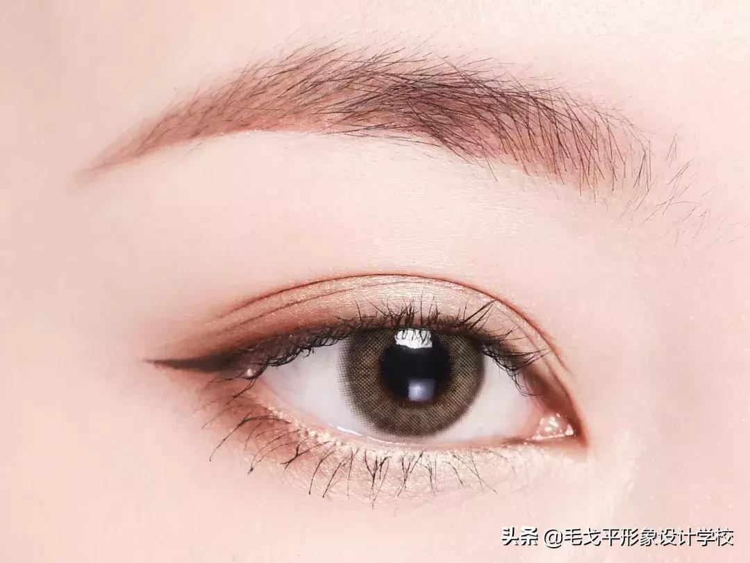 怎么画眼妆才不显脏,怎么防止眼妆花