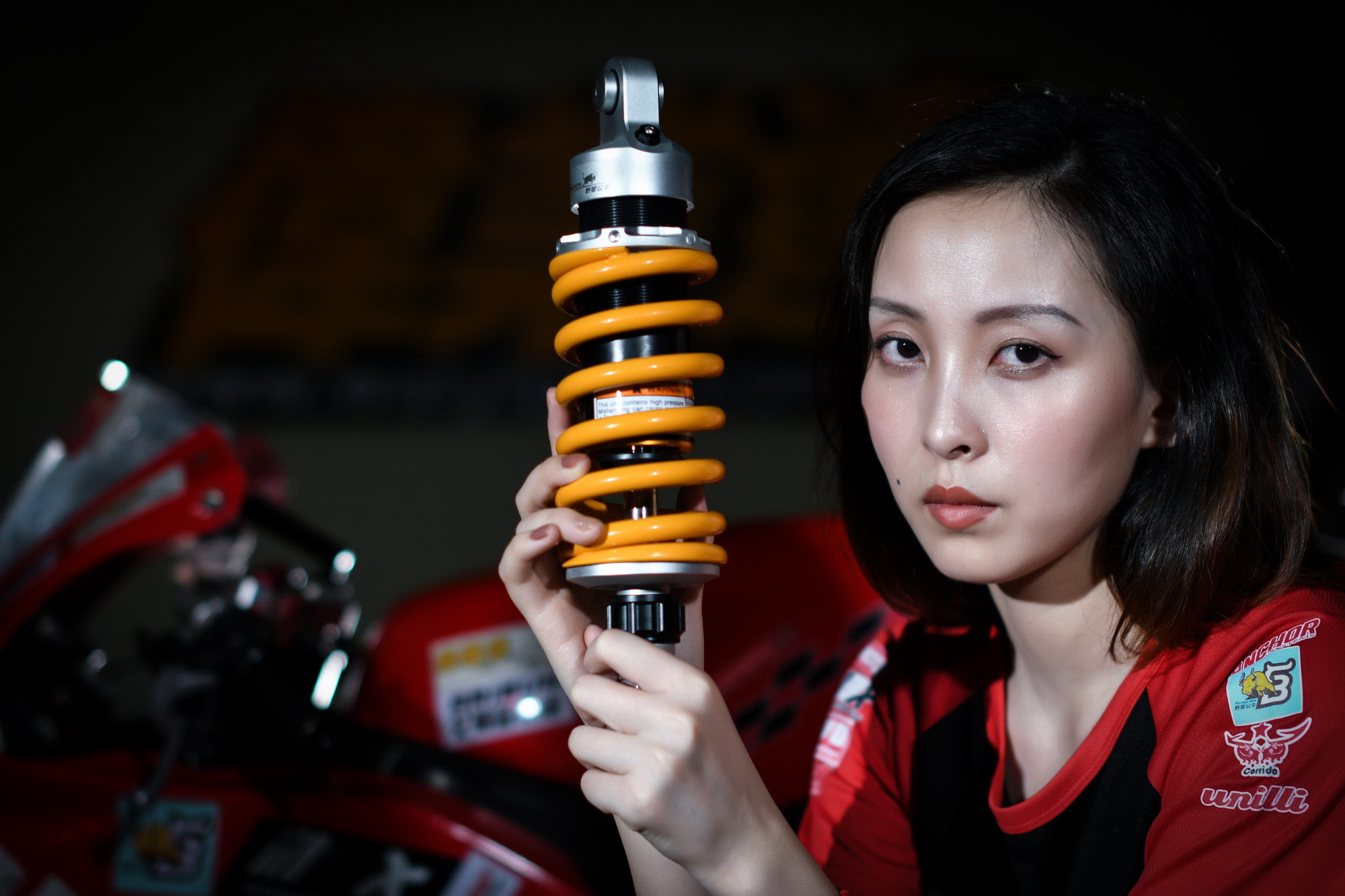 提高了稳定性与舒适度！野蛮公牛HPS前叉、XPS后减震