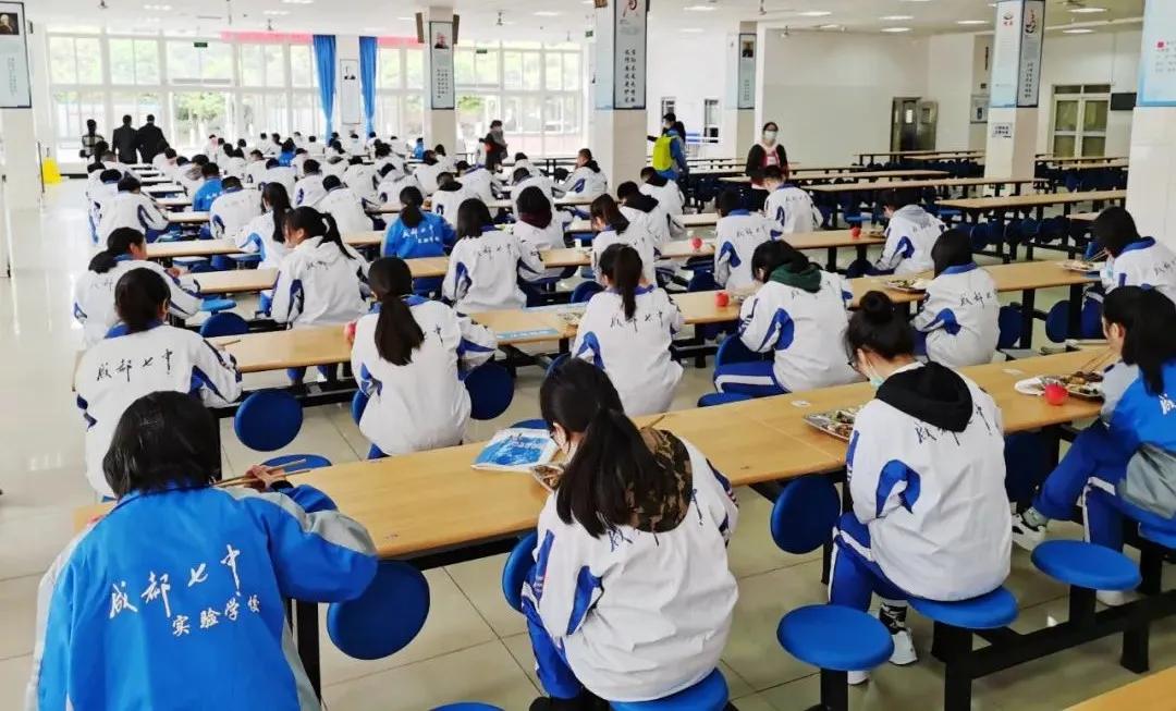 防控疫情决胜中考校长讲话,疫情防控高三年级考试