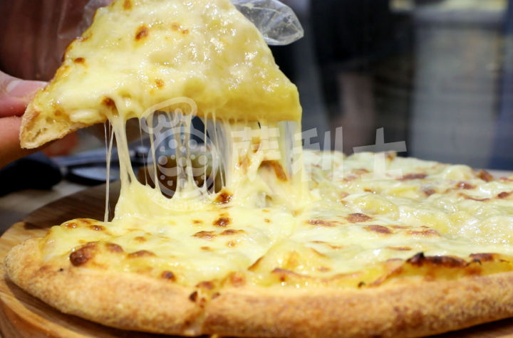 披萨怎样做才能不出水,烤披萨时出水是什么原因