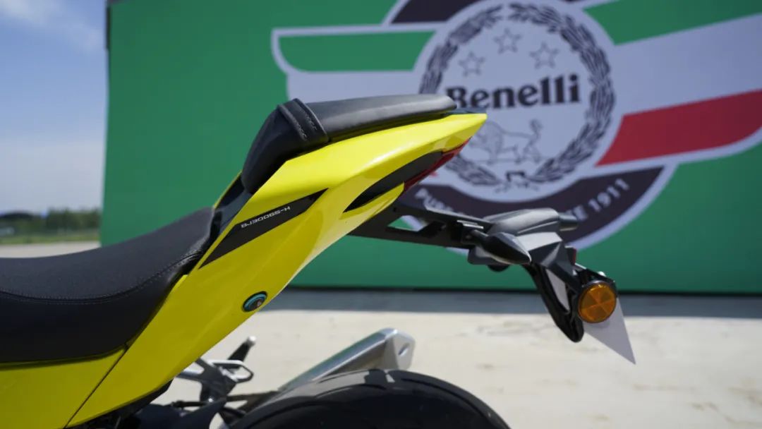 贝纳利tornado302跟飓风302r,新款贝纳利302r5秒破百