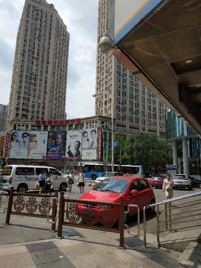 沈阳太原街眼镜赛隆批发城,沈阳温州眼镜批发城