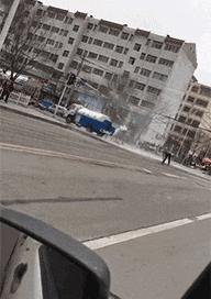 今天过来按脚,恰巧碰见了前女友,我该怎么化解尴尬呢?哈哈哈