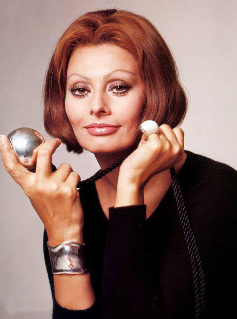 索菲亚罗兰女性特征,索菲亚罗兰年轻时的样子