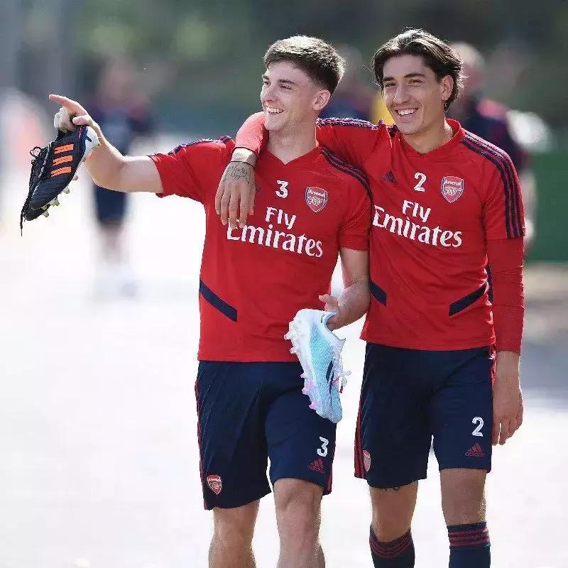 足球运动员为什么每次都穿新球鞋,喜旧厌新有什么好处