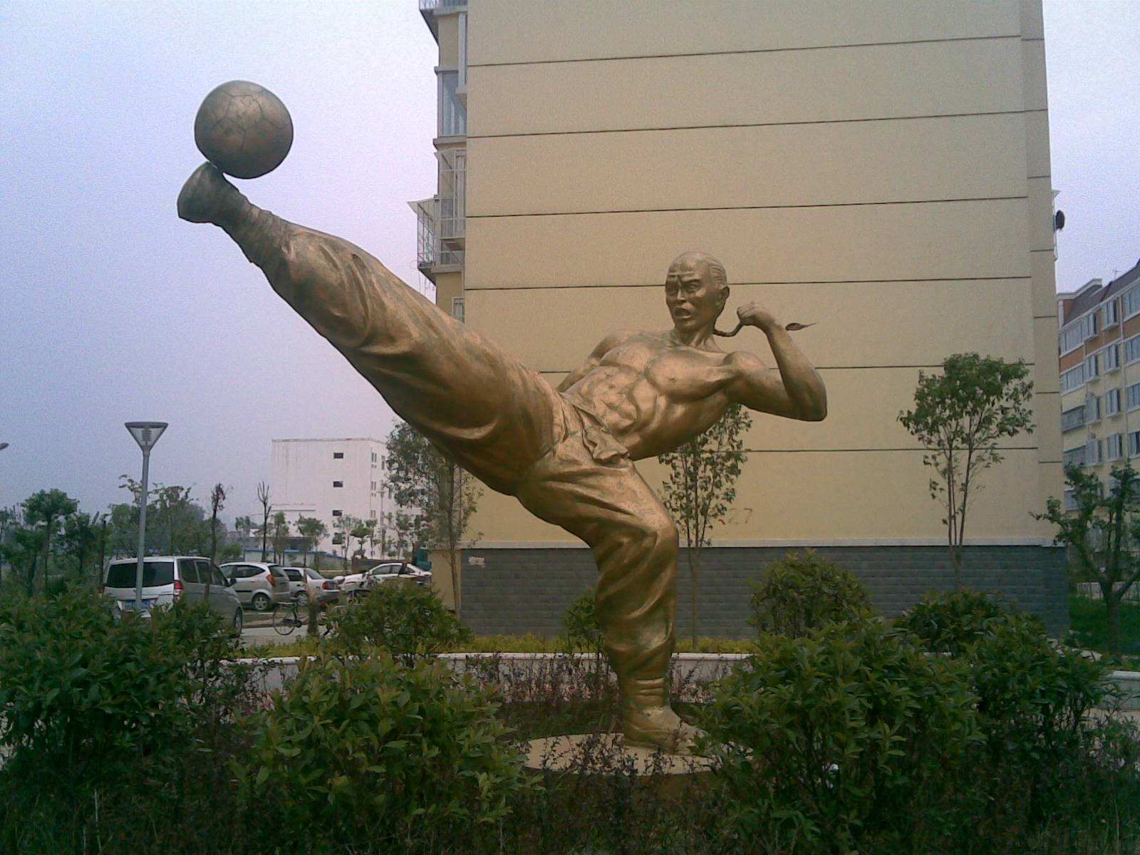 踢足球的好处和功效,踢足球的好处200字