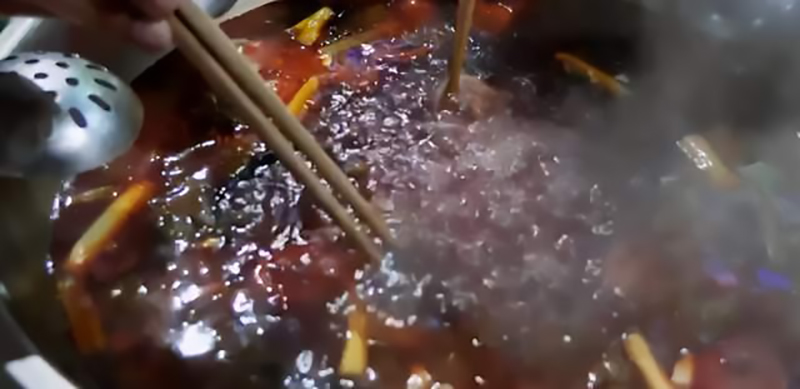 农村大叔养牛100头年收入100万,农村大叔养牛6000头