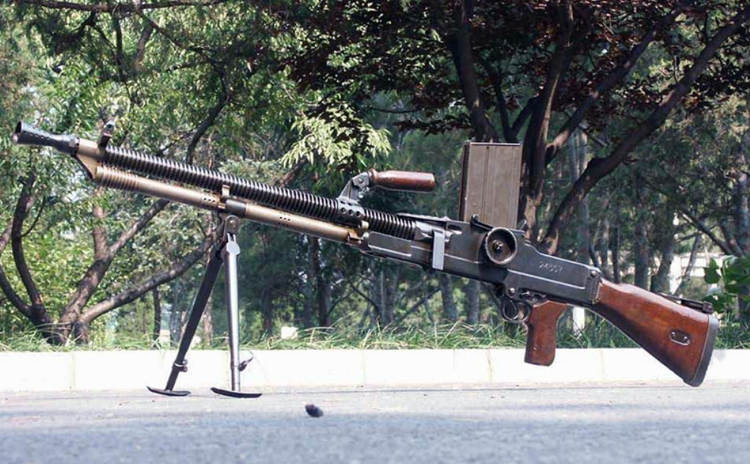 二战最牛轻机枪，服务于战争双方，英德用了都说好的ZB26轻机枪