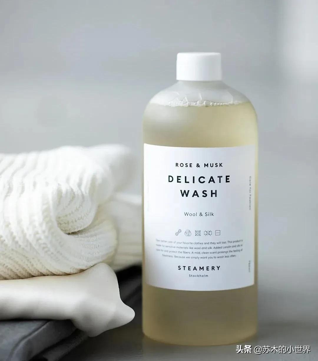 给你的衣服买瓶子香水,买不起衣服就买瓶香水吧