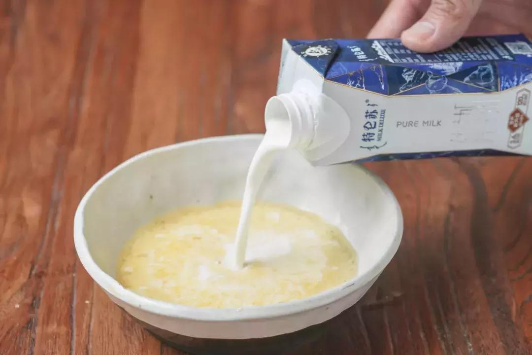 只用纯鸡蛋做出美味的鸡蛋布丁,鸡蛋牛奶布丁做法小视频