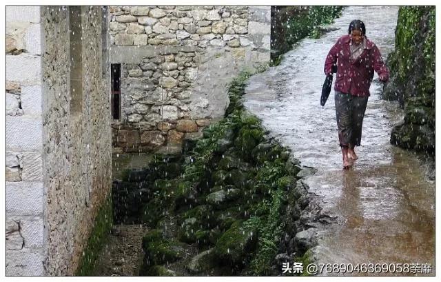 伟大母爱瞬间戳中泪点,母爱太伟大了很心酸