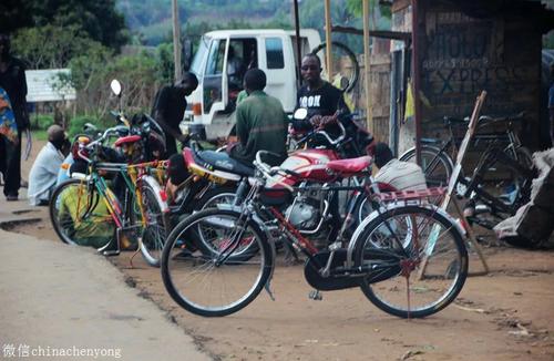 非洲布隆迪，最不发达国家之一，一辆“二八大杠”能养活一家人
