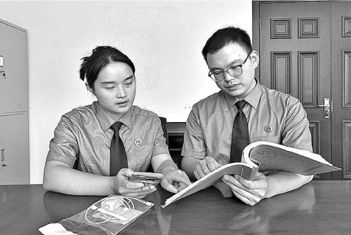 是贩毒还是代购办案检察官自行取证后，进行证据开示，让翻供的犯罪嫌疑人心服口服