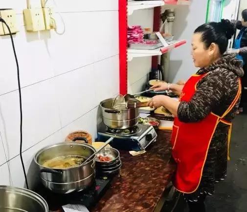 我在2018年的网红美食堆里，精挑出了这23家火爆的店给你！