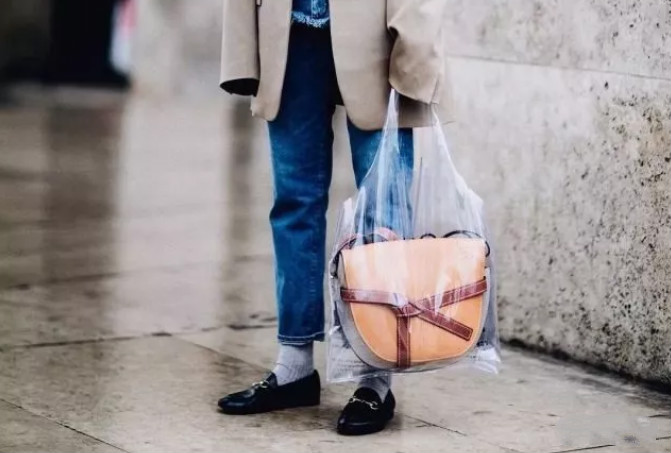 pvc透明包包变形,pvc透明塑料包包会坏掉吗