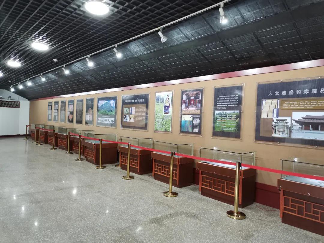 甯︿綘绌胯秺2004骞寸殑婕冲窞,浜斾竴鐣呮父婕虫郸