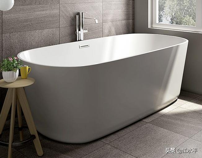 卫生间买成品浴缸还是嵌入浴缸,家里卫生间浴缸用木桶浴缸怎么样